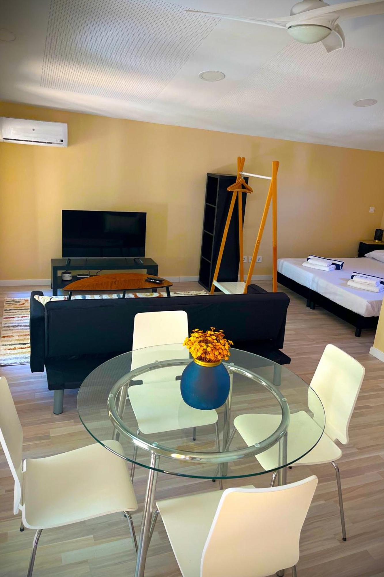 Fee4Me Cabin With Pool And Garden San Martin De La Vega Ngoại thất bức ảnh