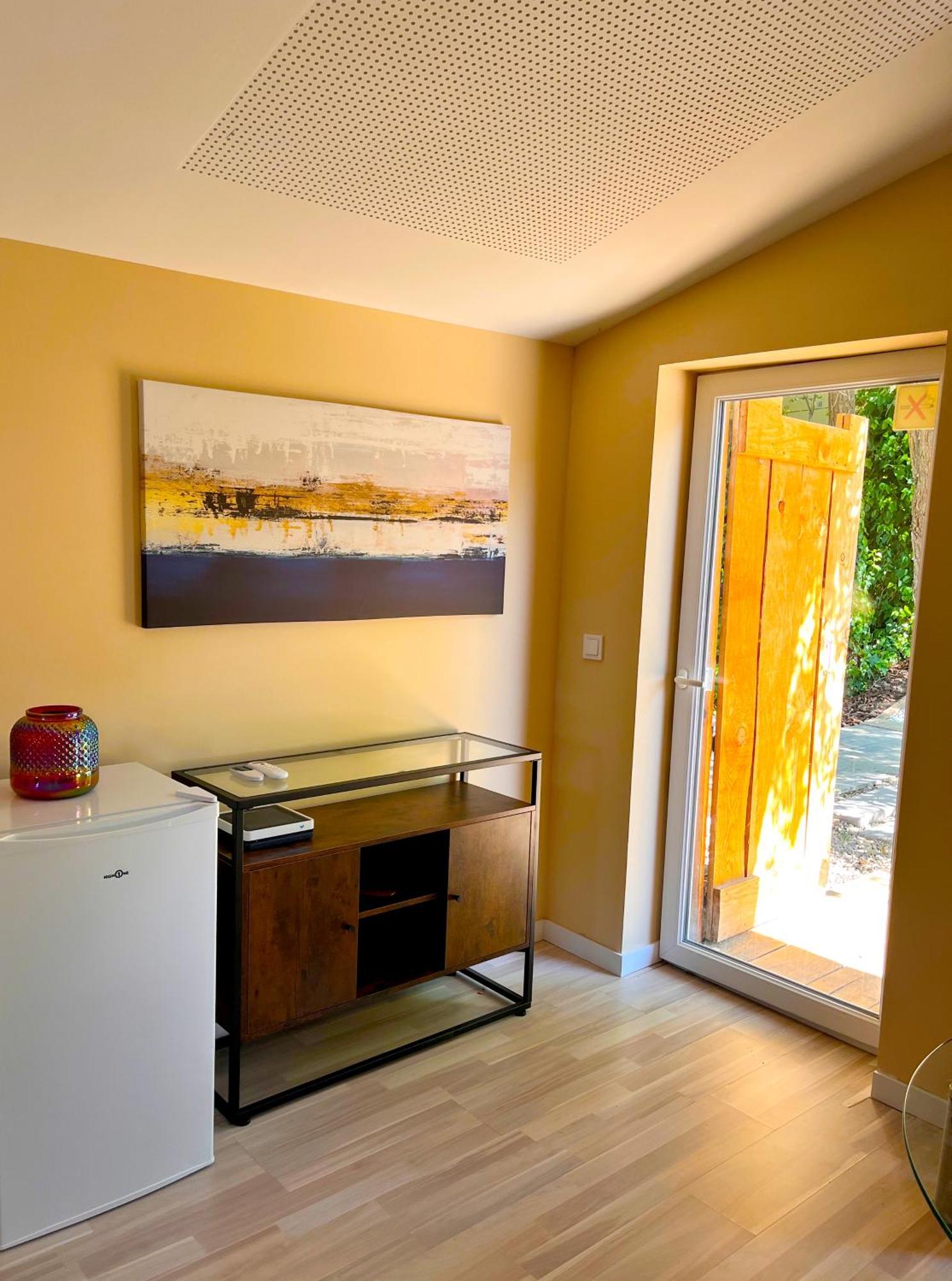 Fee4Me Cabin With Pool And Garden San Martin De La Vega Ngoại thất bức ảnh